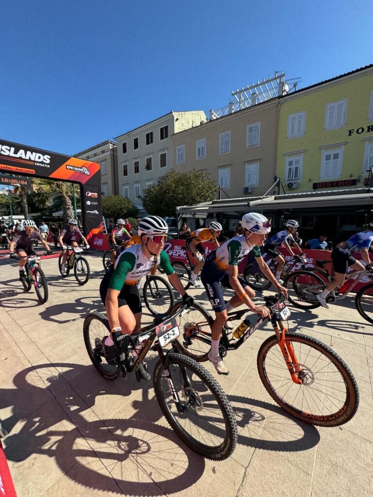 Tanja Priller und Anna Weinbeer am Start des 4Islands Epic
