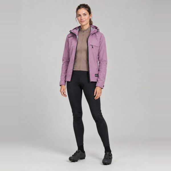 Herbst-Set Damen am Model: Langarmtrikot P-Drift W, Winter-Bib P-Wind Chaser W, Regenjacke P-Space Age W